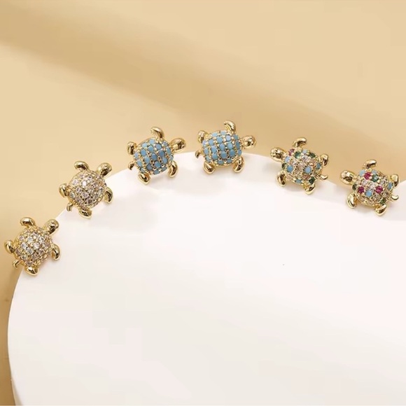 Turtle Petite Gold Turquoise Earrings - Picture 4 of 5
